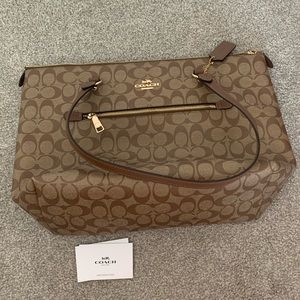 Signature Gallery COACH Tote in Light Brown Canvas